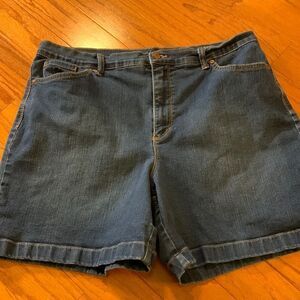 Gloria Vanderbilt Amanda size 14 denim shorts.  Like new